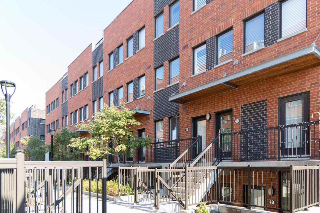 Beautiful Townhouse Near Yorkdale Mall, Wilson Subway Apartment Торонто Екстериор снимка