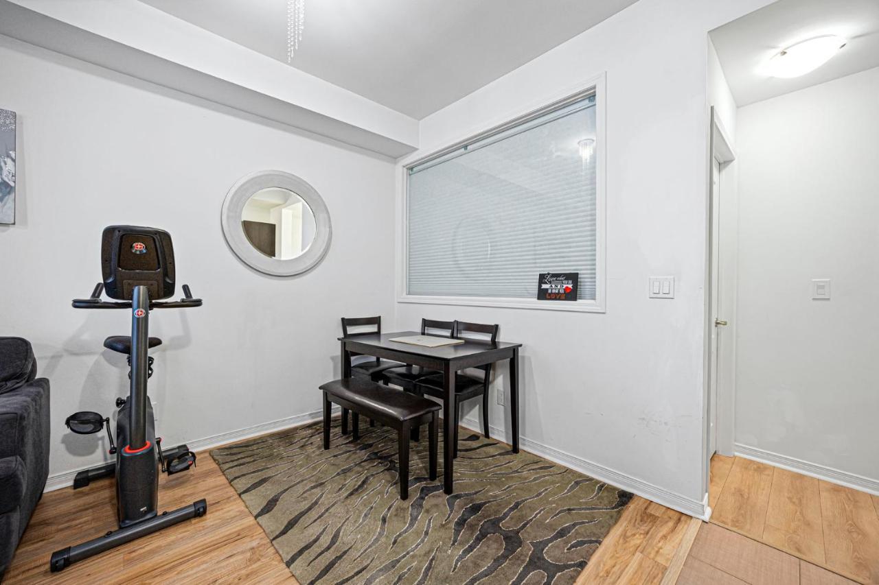 Beautiful Townhouse Near Yorkdale Mall, Wilson Subway Apartment Торонто Екстериор снимка