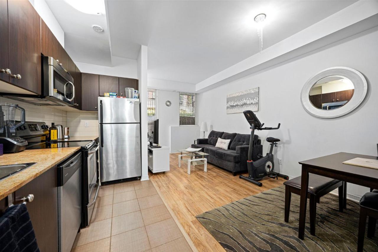 Beautiful Townhouse Near Yorkdale Mall, Wilson Subway Apartment Торонто Екстериор снимка