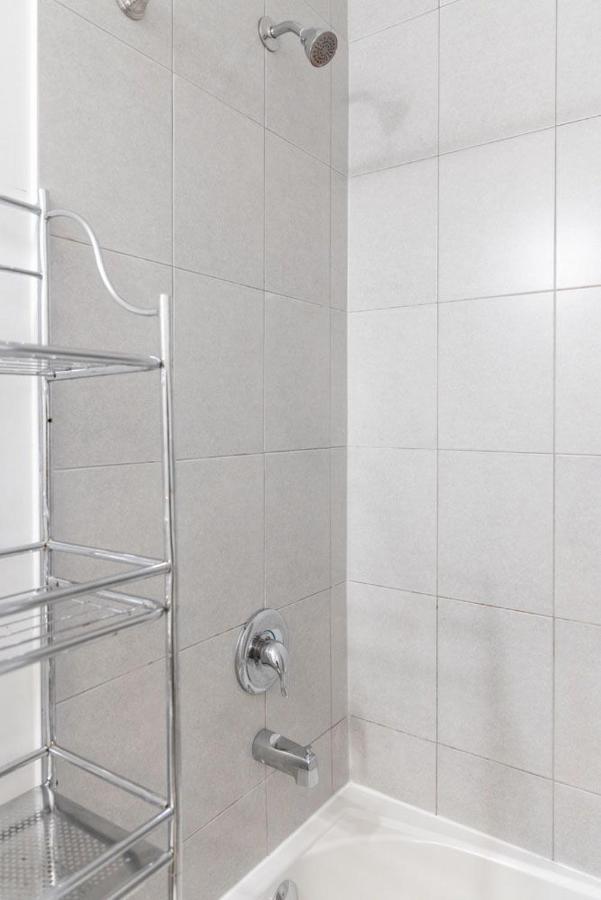 Beautiful Townhouse Near Yorkdale Mall, Wilson Subway Apartment Торонто Екстериор снимка
