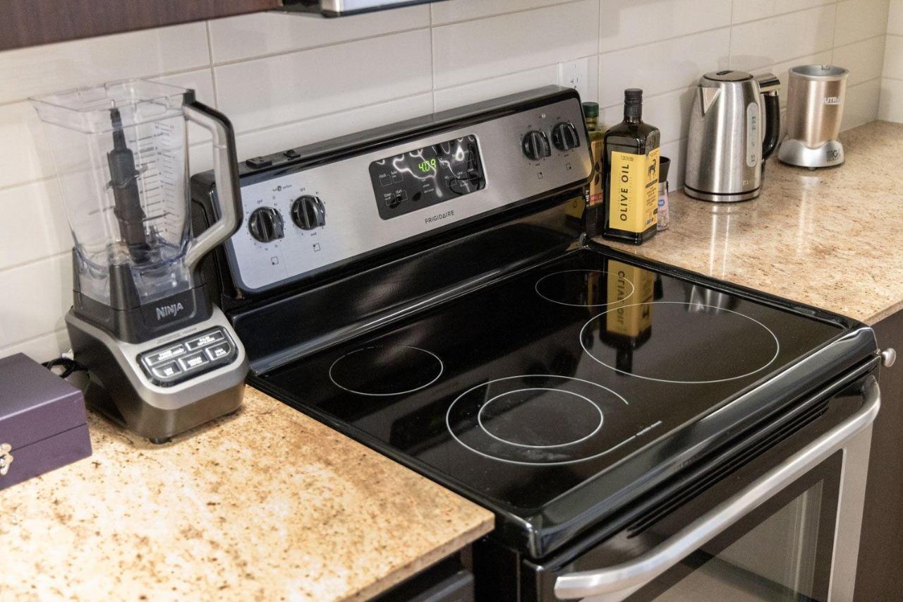 Beautiful Townhouse Near Yorkdale Mall, Wilson Subway Apartment Торонто Екстериор снимка