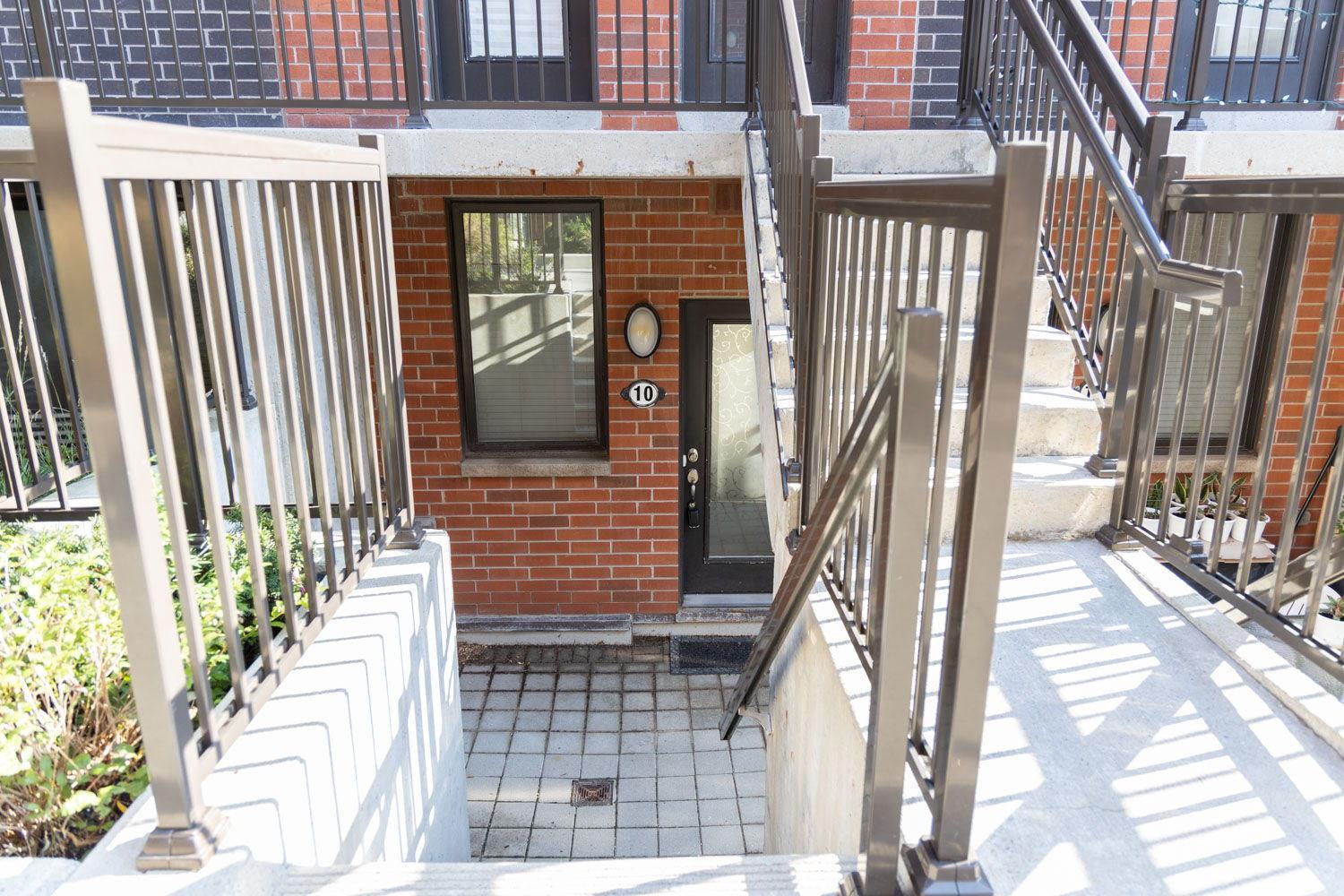 Beautiful Townhouse Near Yorkdale Mall, Wilson Subway Apartment Торонто Екстериор снимка