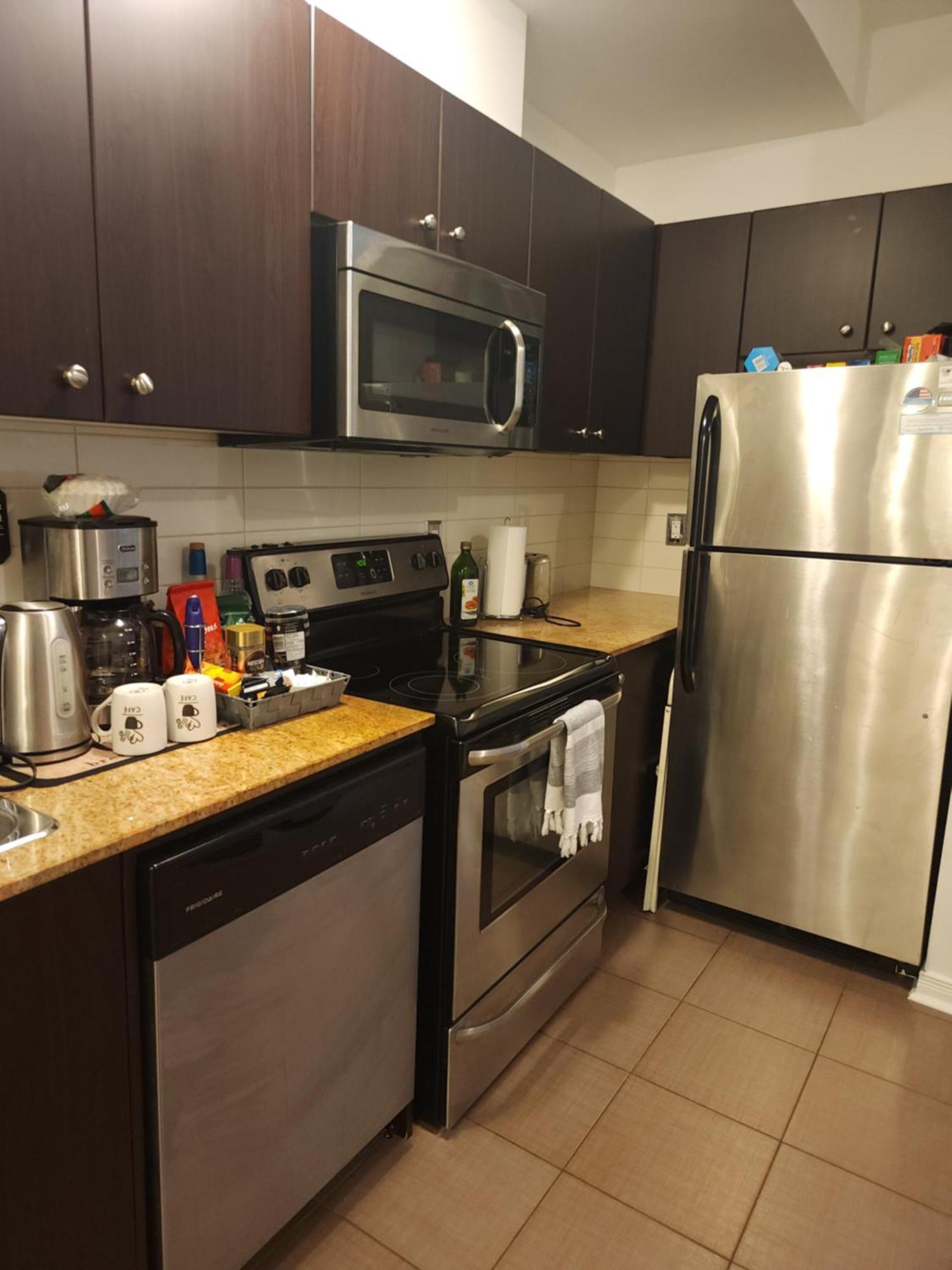 Beautiful Townhouse Near Yorkdale Mall, Wilson Subway Apartment Торонто Екстериор снимка