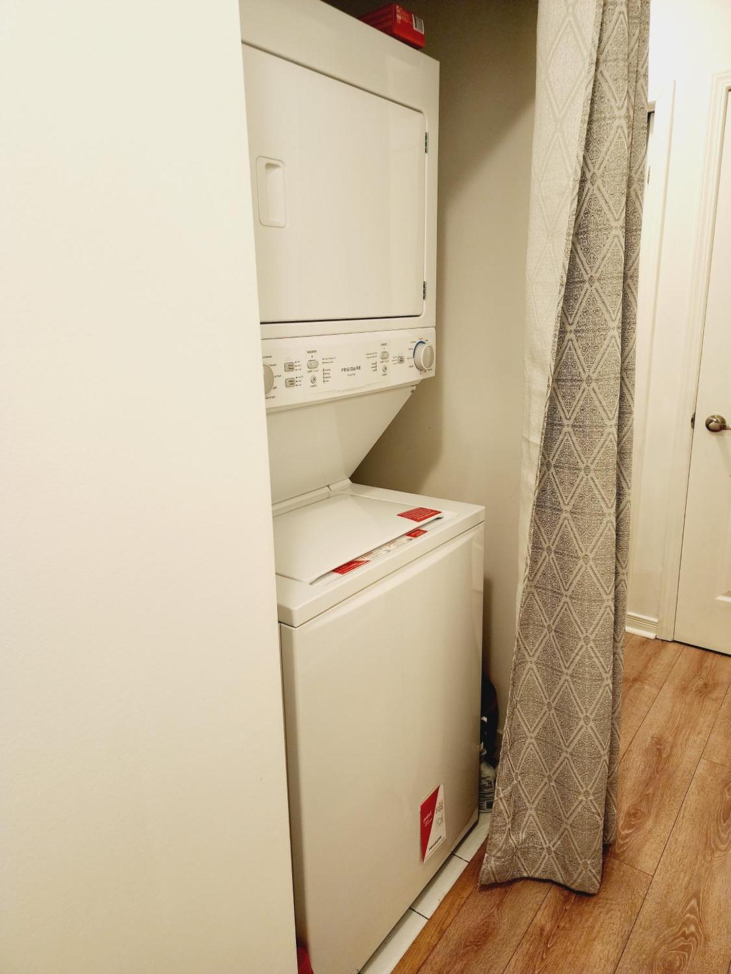 Beautiful Townhouse Near Yorkdale Mall, Wilson Subway Apartment Торонто Екстериор снимка