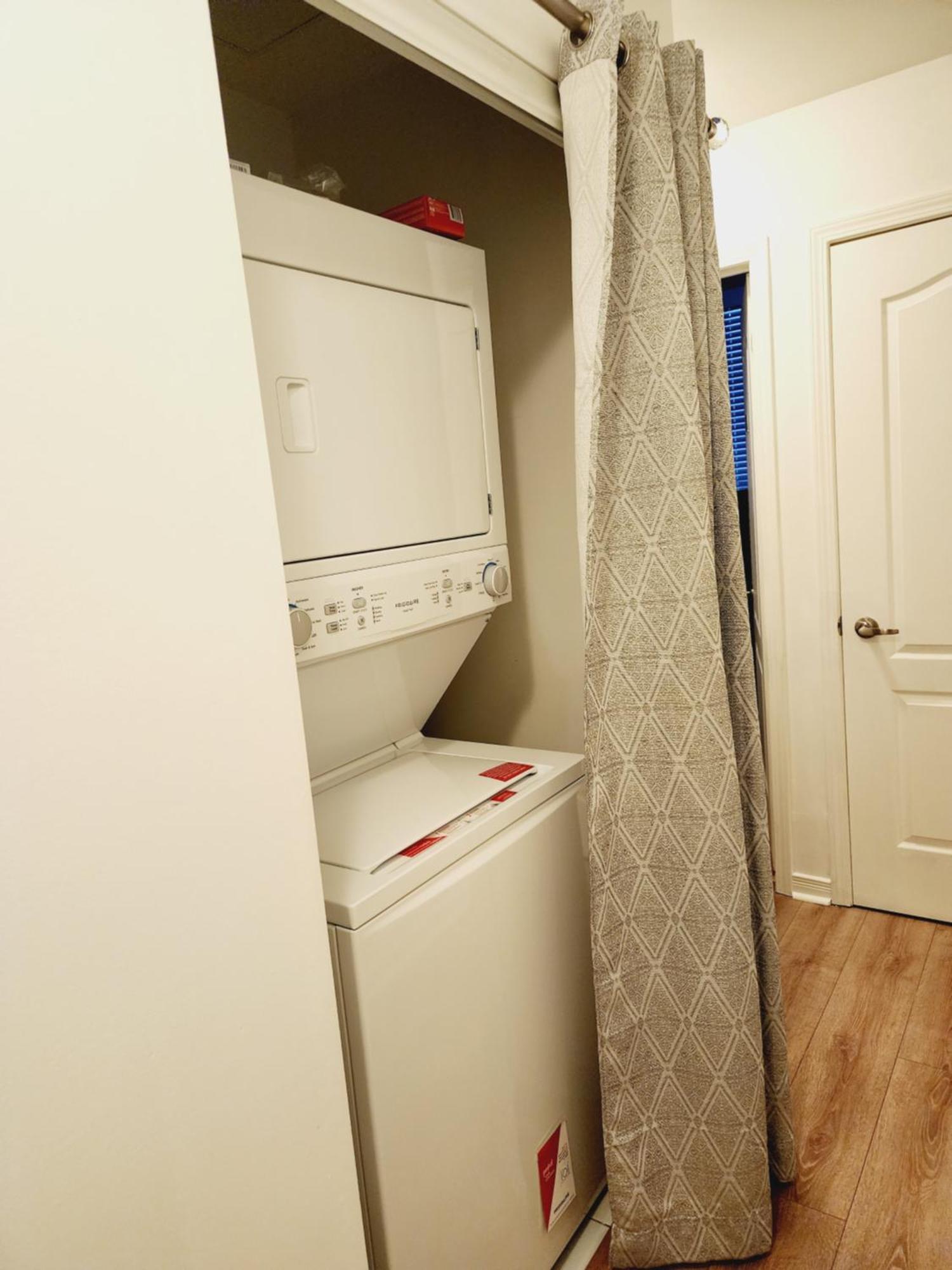 Beautiful Townhouse Near Yorkdale Mall, Wilson Subway Apartment Торонто Екстериор снимка