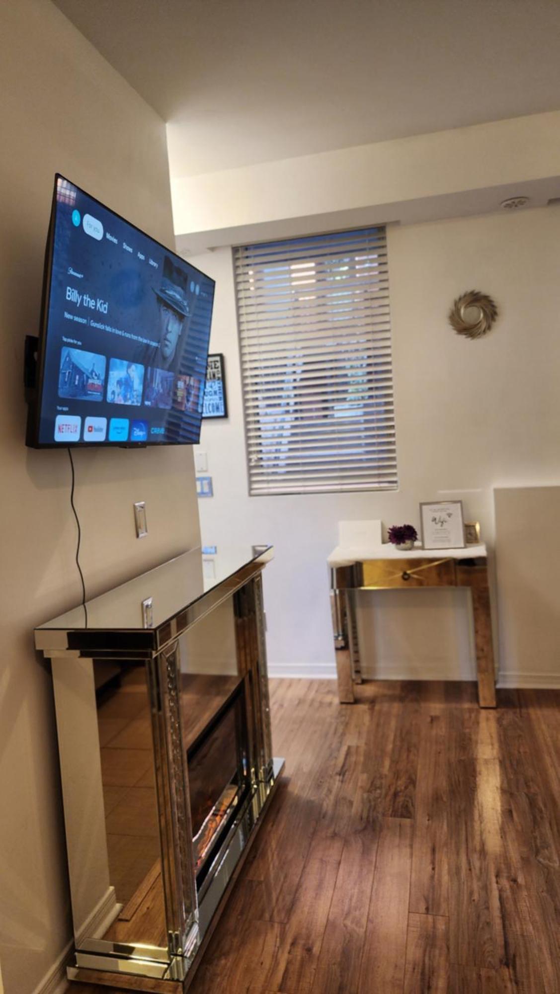 Beautiful Townhouse Near Yorkdale Mall, Wilson Subway Apartment Торонто Екстериор снимка