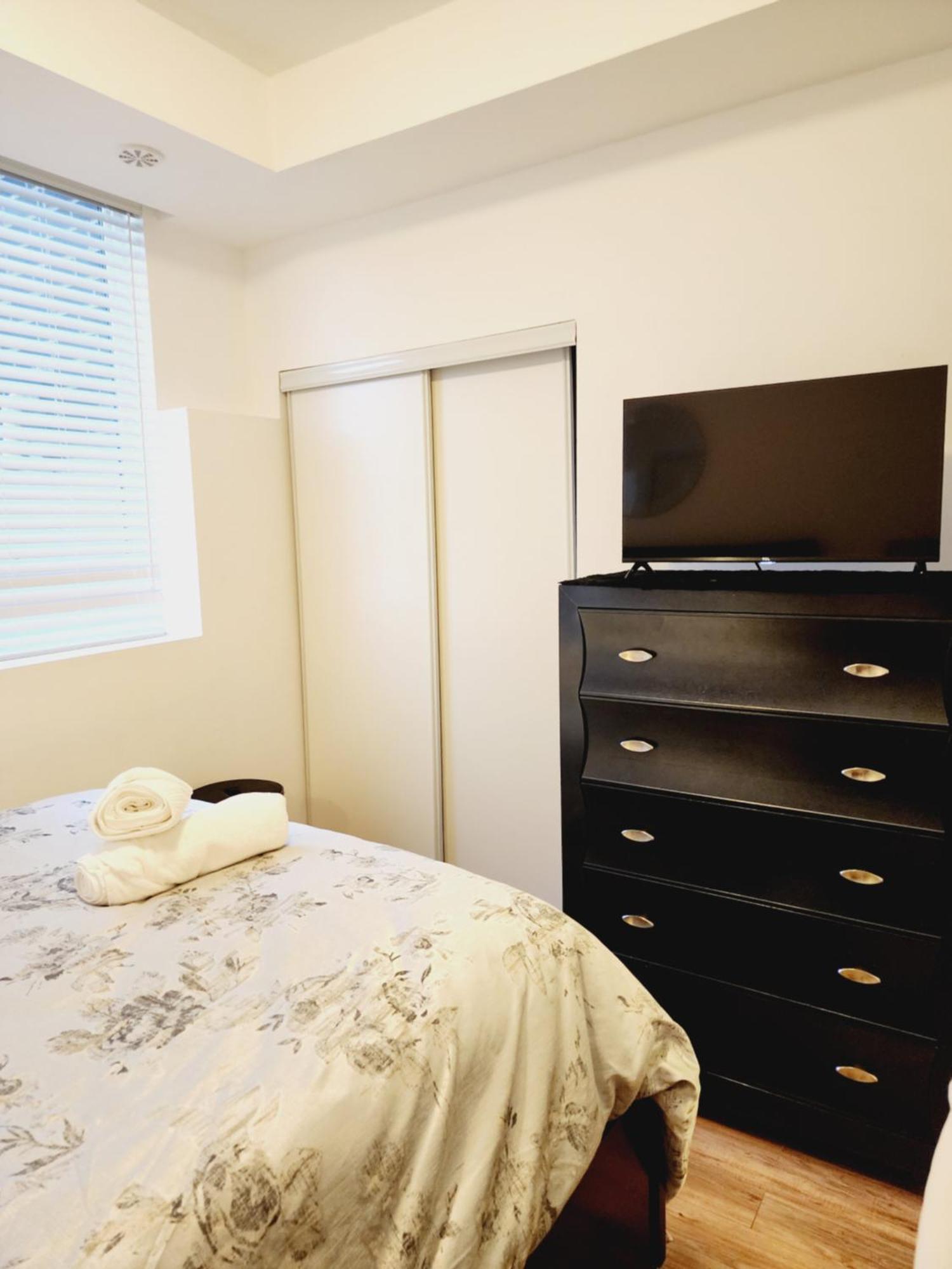 Beautiful Townhouse Near Yorkdale Mall, Wilson Subway Apartment Торонто Екстериор снимка