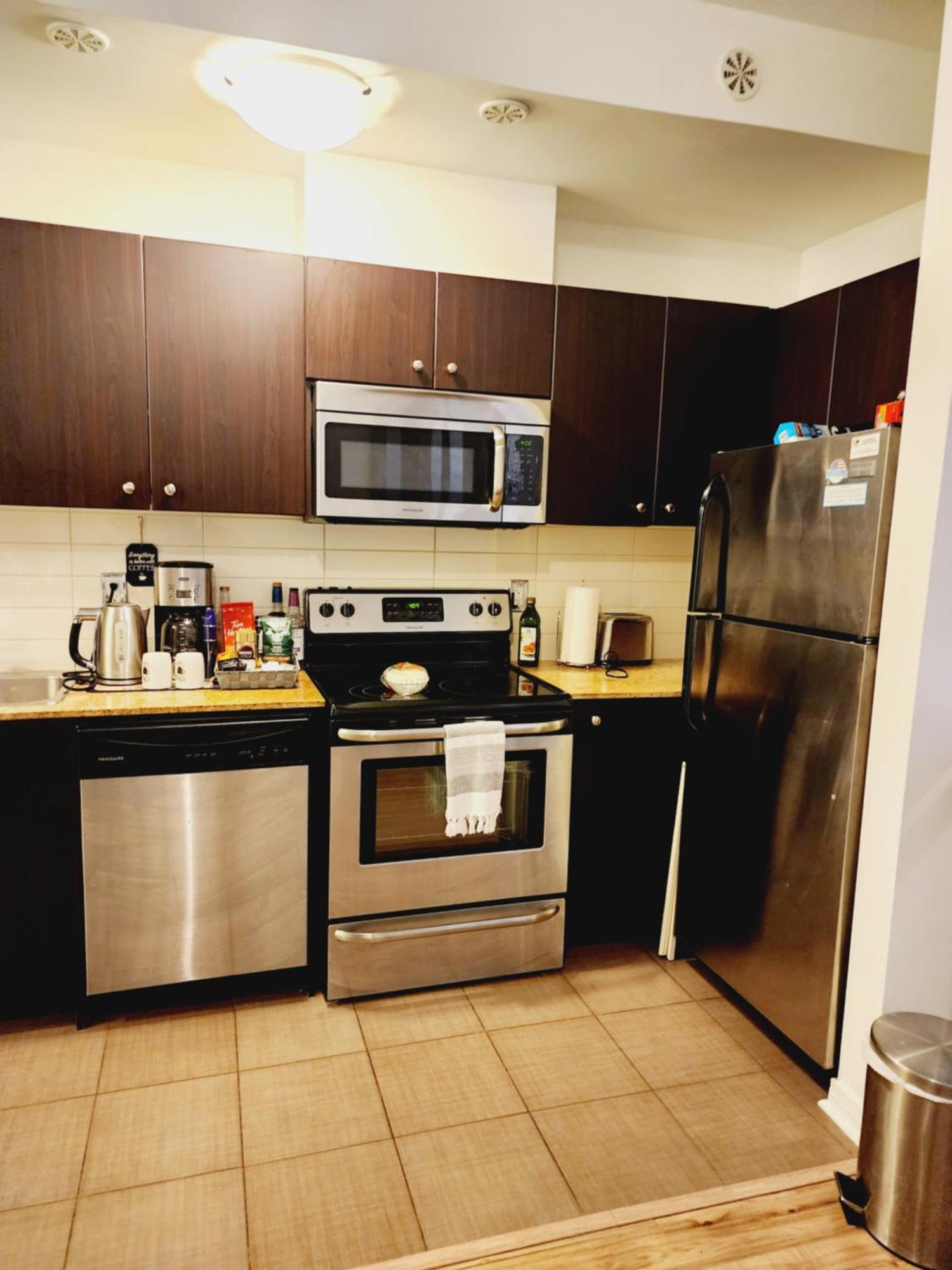 Beautiful Townhouse Near Yorkdale Mall, Wilson Subway Apartment Торонто Екстериор снимка