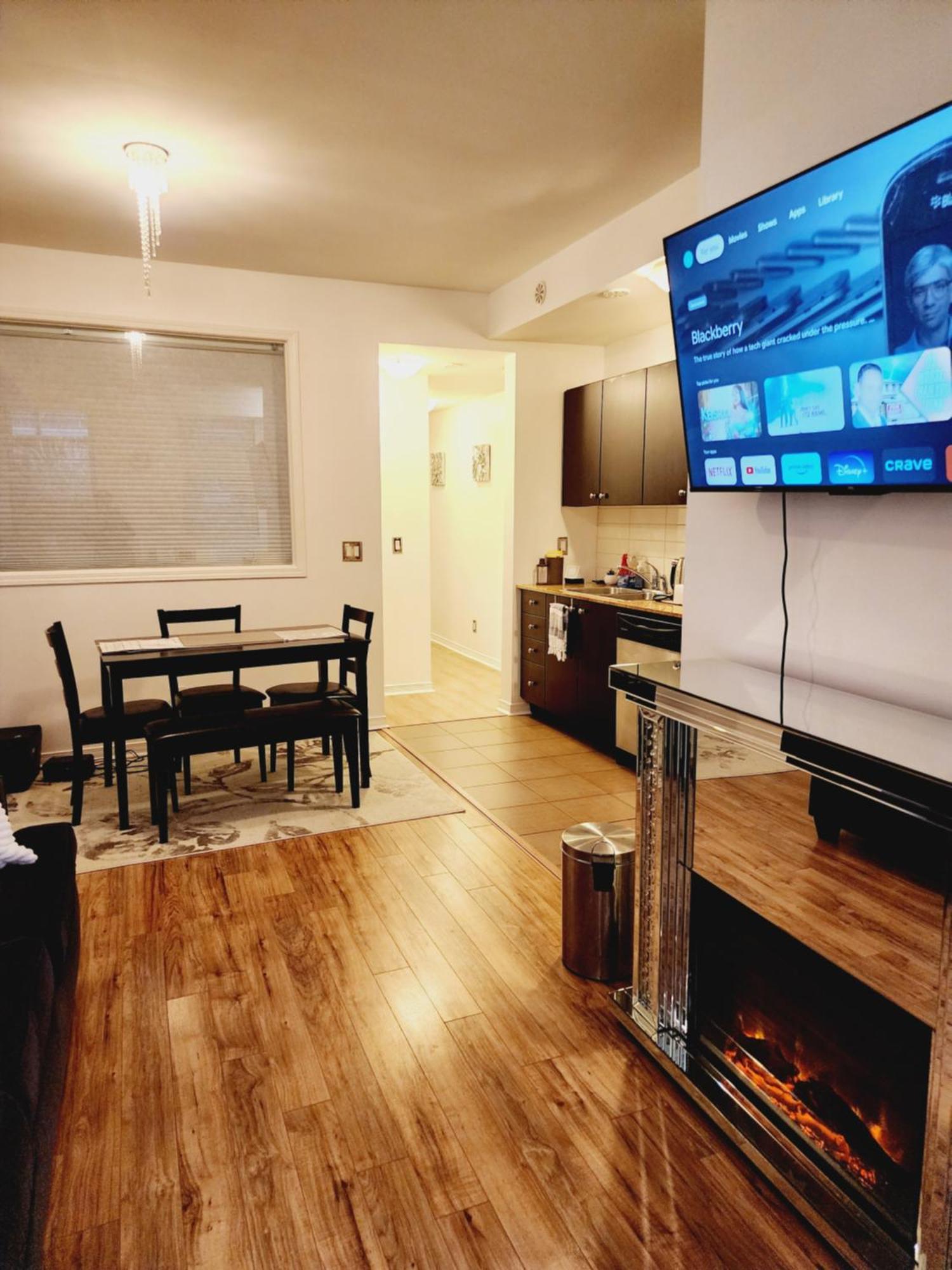 Beautiful Townhouse Near Yorkdale Mall, Wilson Subway Apartment Торонто Екстериор снимка